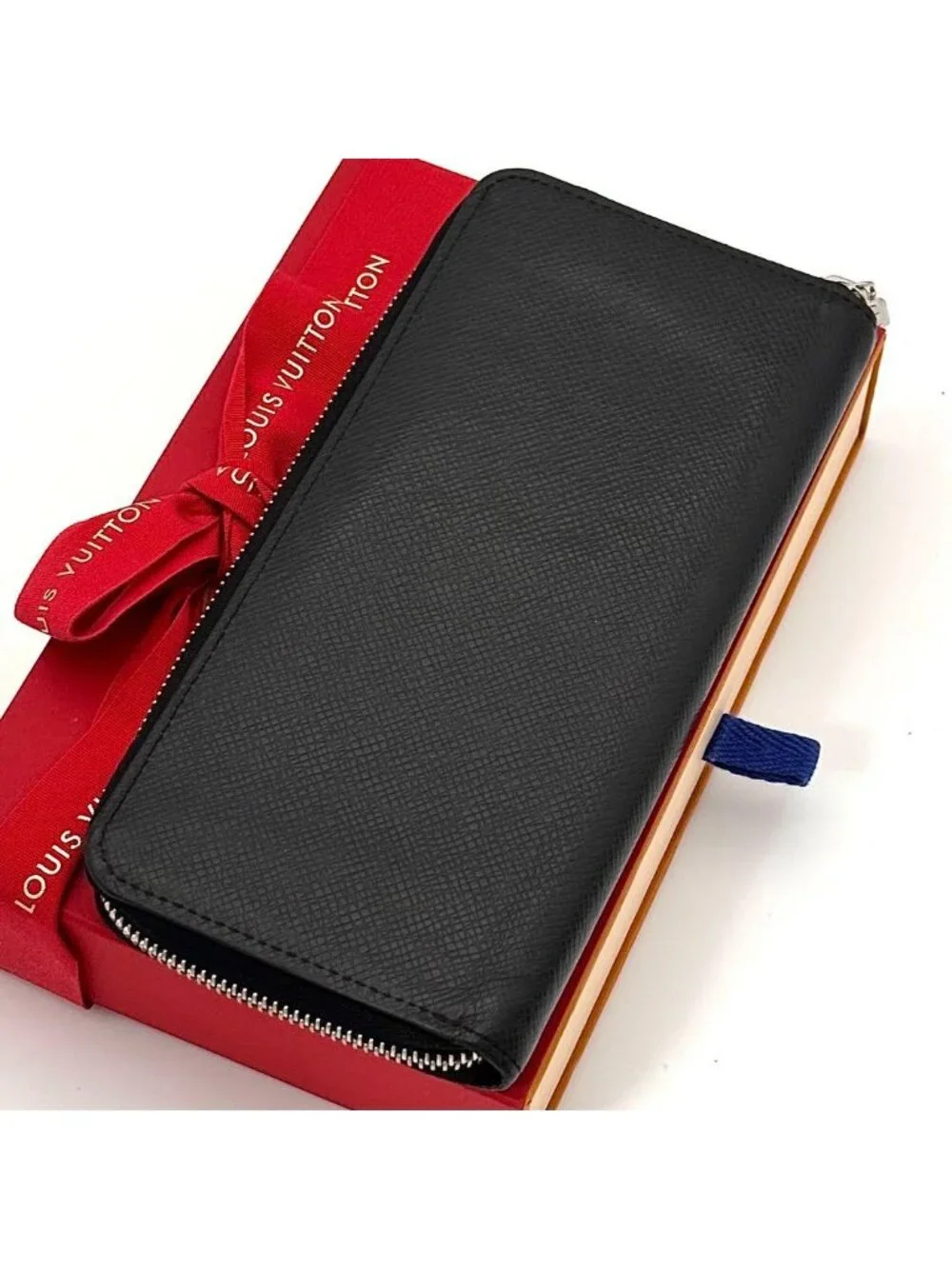 Louis Vuitton Wallet Taiga Zippy Vertical Black